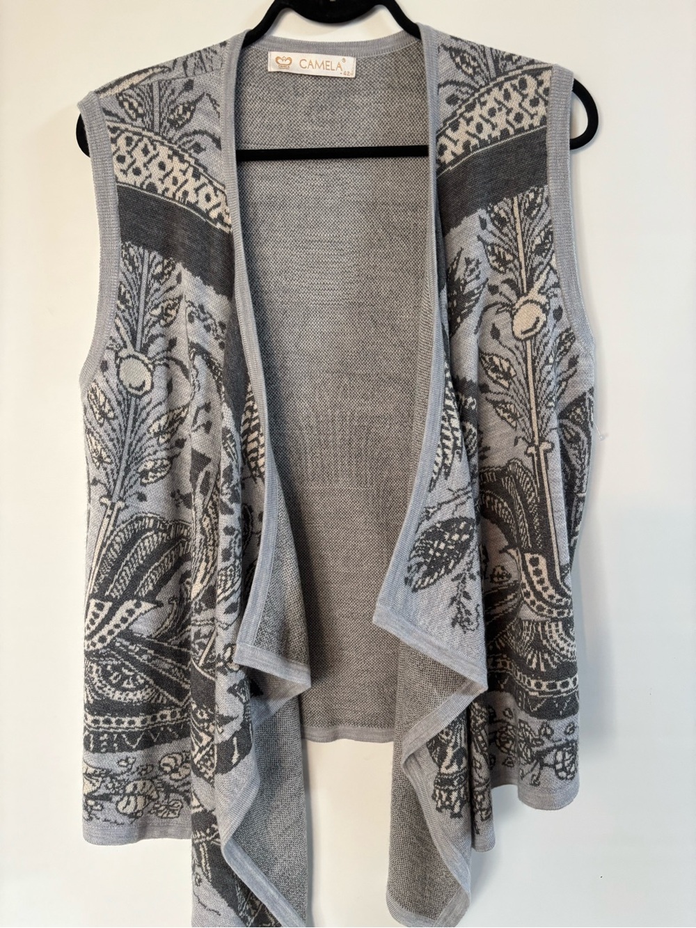 Gray Floral Open-Front Knit Vest by Carmela